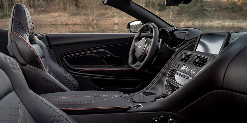Der DBS Superleggera Volante startet