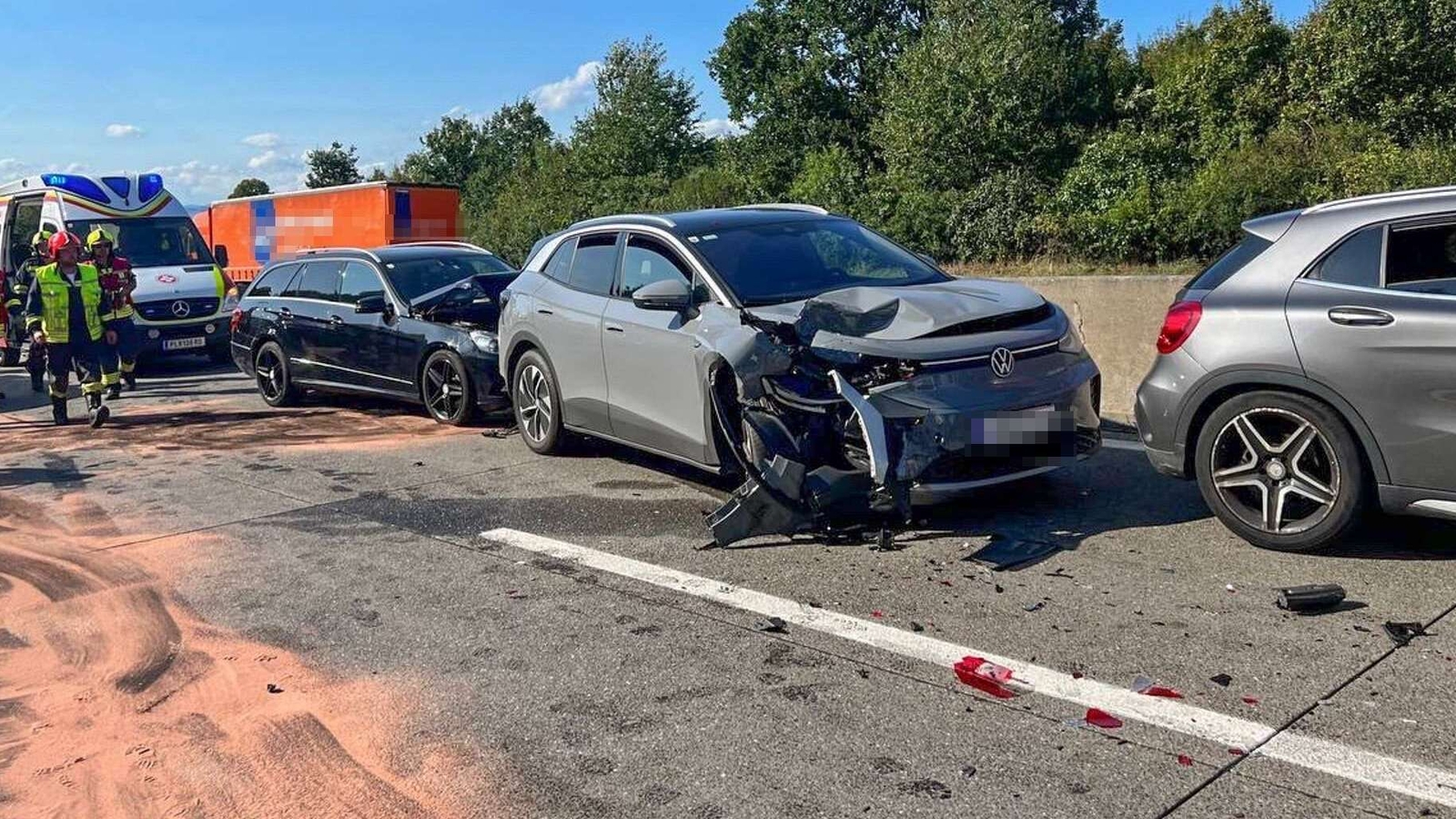 8 Autos Krachen Ineinander: 4 Verletzte Bei Serienunfall Auf A1 - Oe24.at