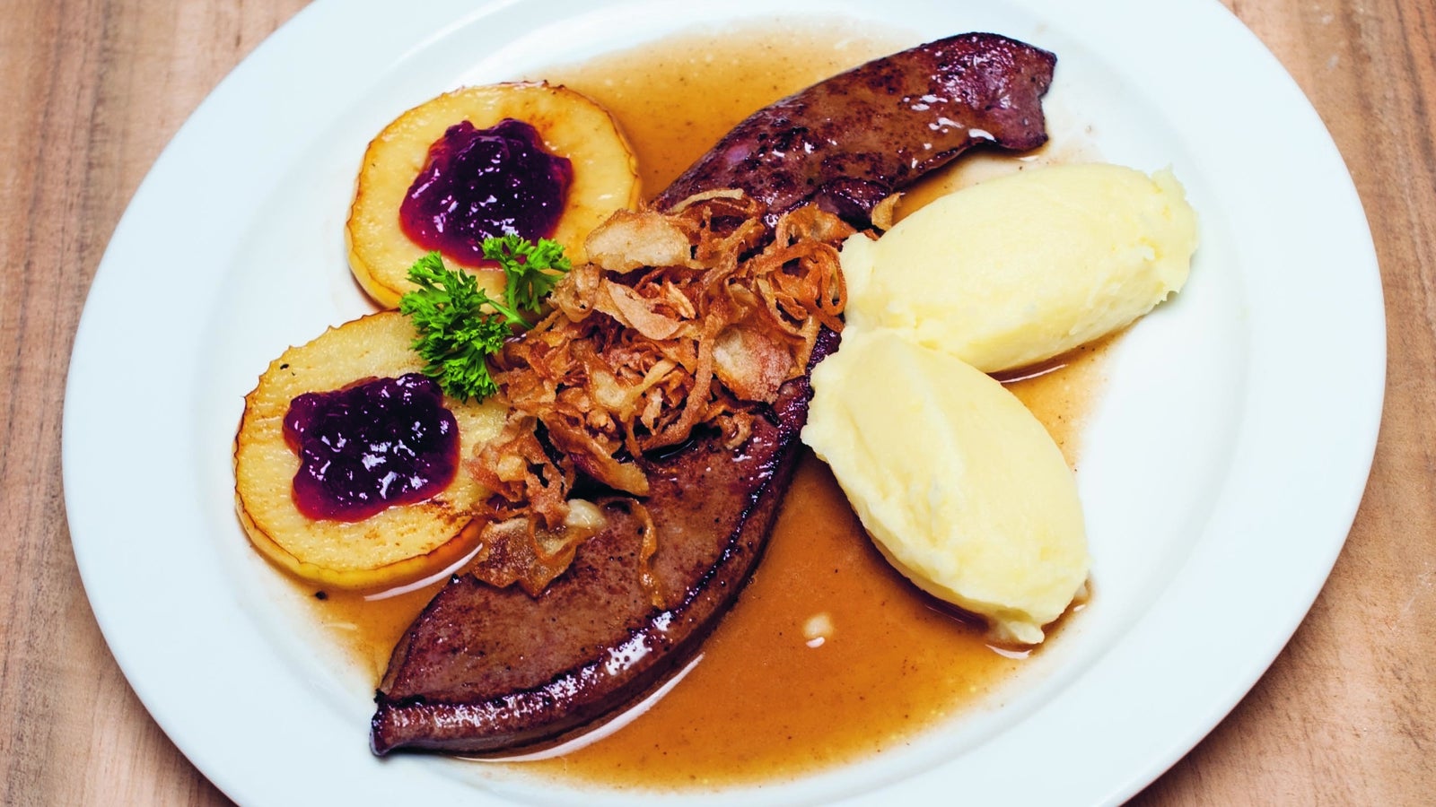 Kalbsleber mit Apfel und Zwiebel - Cooking