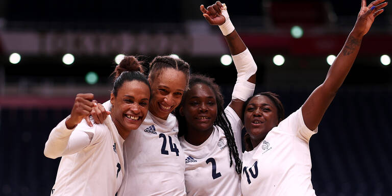 Das französische Damen-Handballteam jubelt über Olympia-Gold