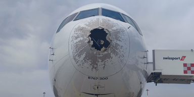 Monster-Hagel zertrümmert Boeing 767