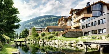 Der Naturbadeteich der Dolomiten Residenz