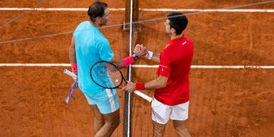 Novak Djokovic und Rafael Nadal beim Handshake