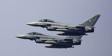Eurofighter fangen Kampfjets aus Russland ab!