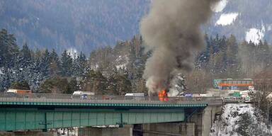 LKW explodierte: Europabrücke gesperrt