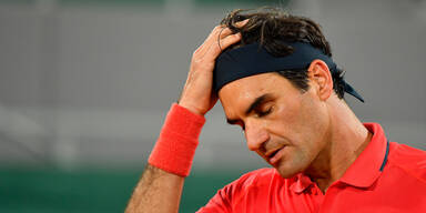 Tennis-Star Roger Federer greift sich an den Kopf