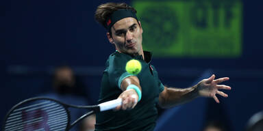 Federer meldet sich mit Sieg zurück