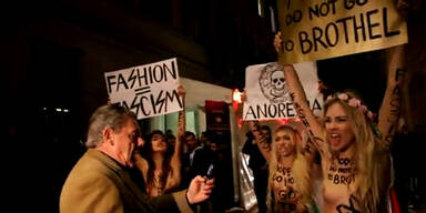 Mailand: Nacktproteste vor Versace Show