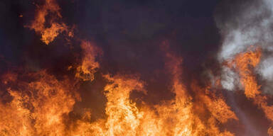 Horror-Unfall: Zweijährige entkommt Flammen-Auto