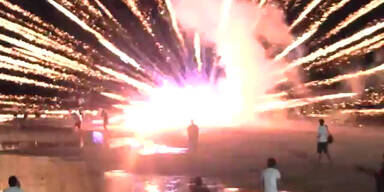 Dramatisch: Feuerwerk gerät außer Kontrolle