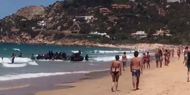 Flüchtlingsboot überrascht Touristen an spanischem Badestrand