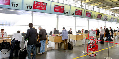 Deckenteil bei Gate auf Flughafen Wien abgestürzt