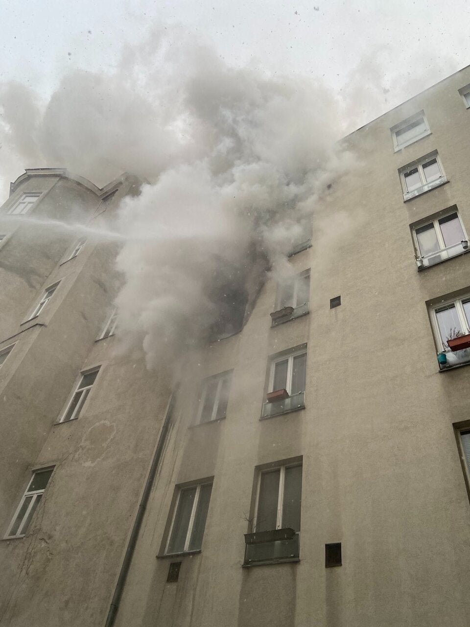 Ein Verletzter bei Zimmerbrand in Wien