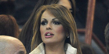 Ist Berlusconis Lebens-Gefährtin lesbisch?