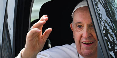 Papst Franziskus aus Krankenhaus entlassen