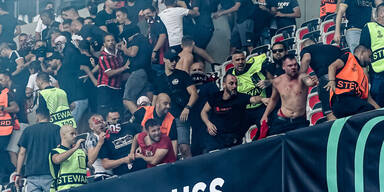 Polizei-Razzia bei Köln-Fans nach Ausschreitungen