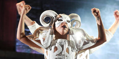 Lady Gaga rockt mit Gehirnerschütterung