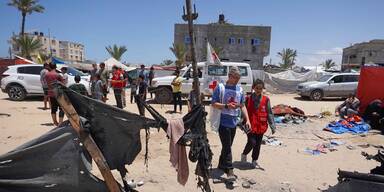 IKRK-Vertreter besichtigen ein Flüchtlingslager in Rafah