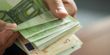Bank-Mitarbeiter (18) betrog Kunden um 200.000 Euro
