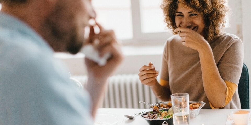 Frau am Essen