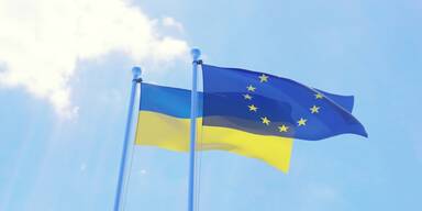 Ukraine und EU Flagge