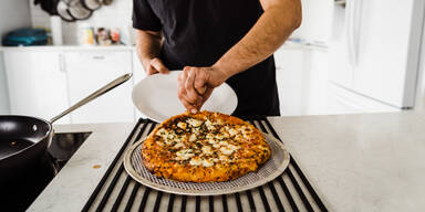 Mit diesem Geheimtipp schmeckt Tiefkühlpizza noch besser