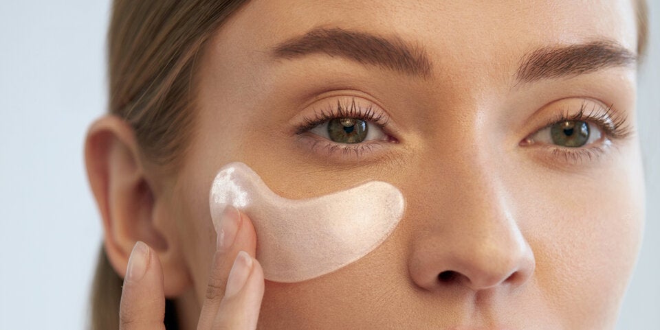 Pflegende Eye-Patches sorgen für einen wachen Blick.