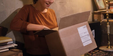 Paket auspacken nach Online-Bestellung
