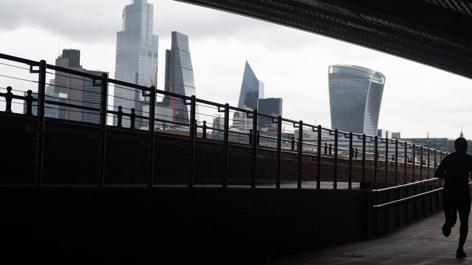 Mann wollte Jogger mit Glasflasche töten - oe24.at