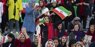 Iranische Frauen dürfen Fußballspiel besuchen
