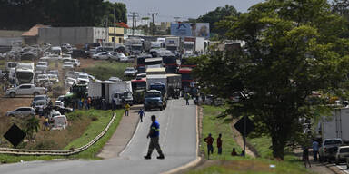 Bolsonaro-Anhänger blockieren weiter viele Autobahnen