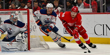 Connor McDavid Oilers Red Wings