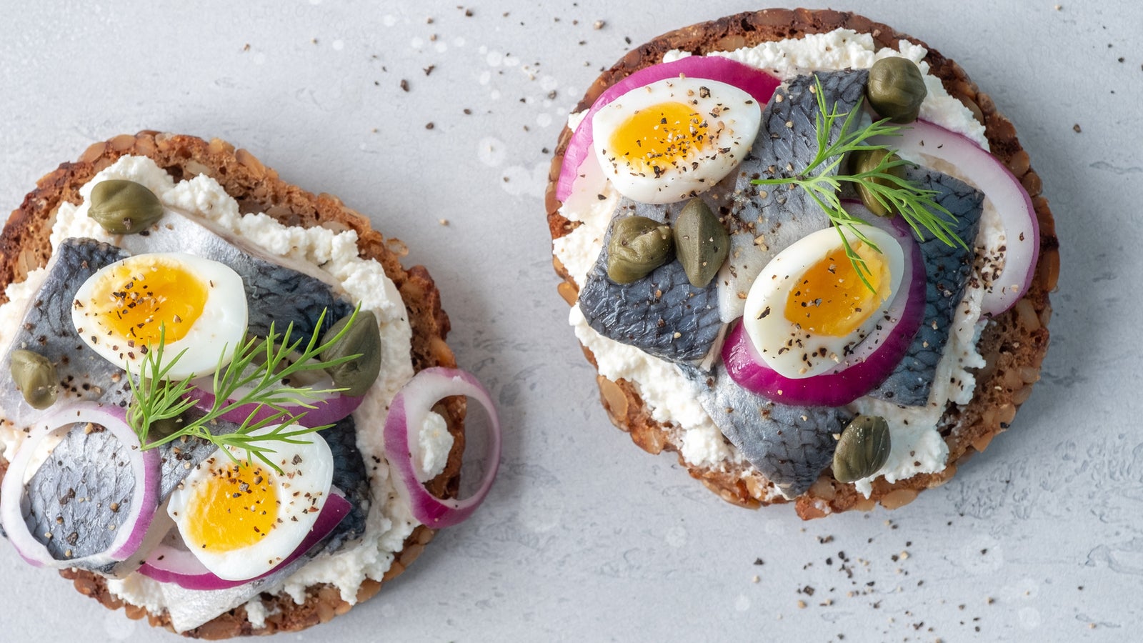 Brote mit Eieraufstrich und Hering - Cooking