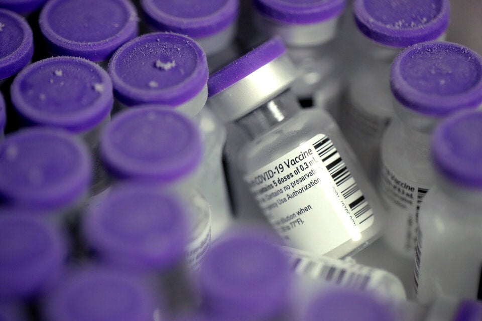 Vor allem Risikogruppen sollten sich jetzt gegen impfbare Krankheiten wie Covid-19, Influenza, RSV, Pneumokokken und Keuchhusten schützen.