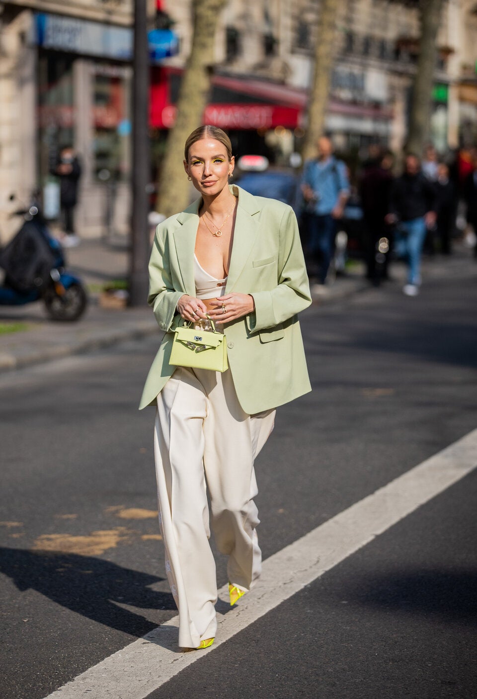 Wide-Leg-Trousers: So stylen wir den Hosen-Trend