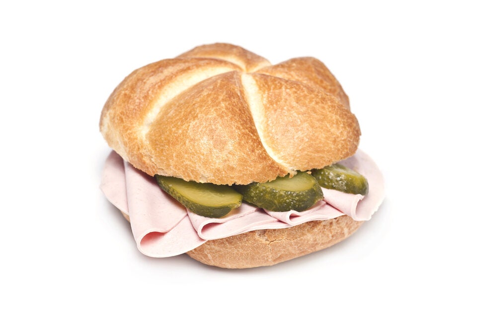 Eine Extrawurst Semmel mit Gurke essen die Österreicher:innen am liebsten.