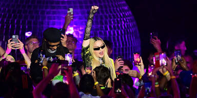 Madonna: Latex & Leder um Song zu bewerben