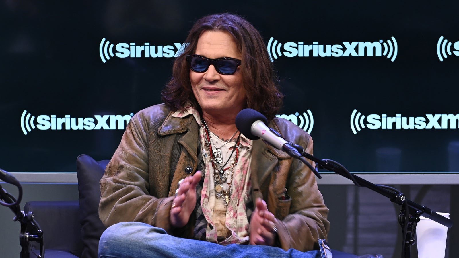 Der Bart ist ab! Johnny Depp mit neuem Look stars24