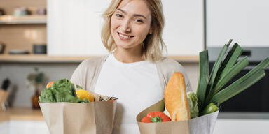 5 Tipps, um trotz Inflation Geld im Supermarkt zu sparen