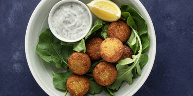 Karotten- Falafel mit Tahini-Joghurt-Dip