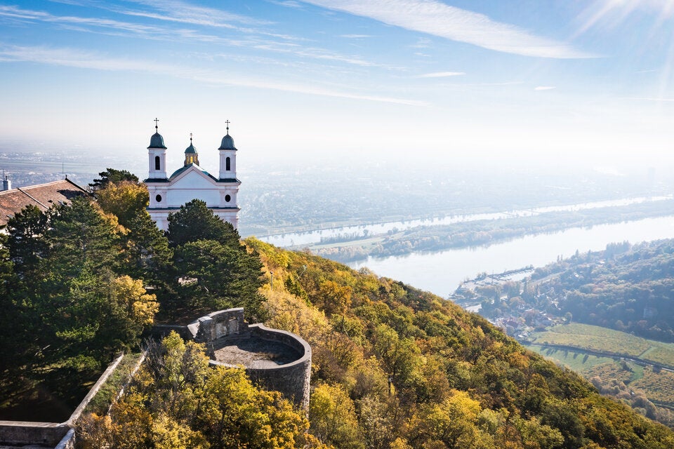 Blick nach Klosterneuburg vom Leopoldsberg und Kahlenberg aus.