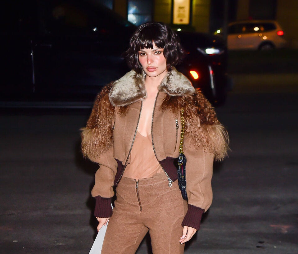 Emrata trägt die Trendfrisur des Jahres