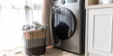 Waschmaschine mit Spülmaschinentabs reinigen: So klappt der Lifehack
