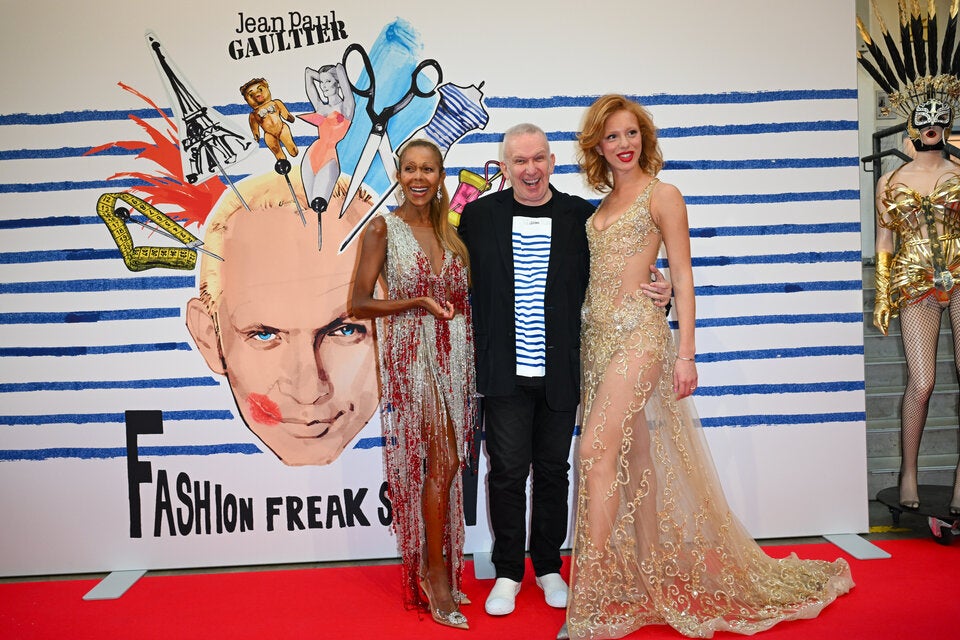 Jean Paul Gaultier mit Angela Ermakova und Anna Ermakova