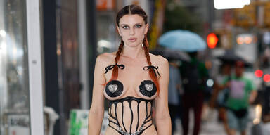Julia Fox: Die skurrilsten Looks bei der New York Fashion Week