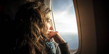 Bakterien-Hotspots: Diese Stellen im Flugzeug sollten Sie niemals anfassen