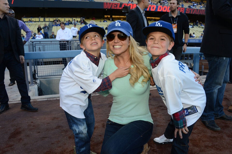 Britney Spears mit ihren Söhnen Jayden James (L) and Sean Preston (R), an die sie ihr Buch widmete.