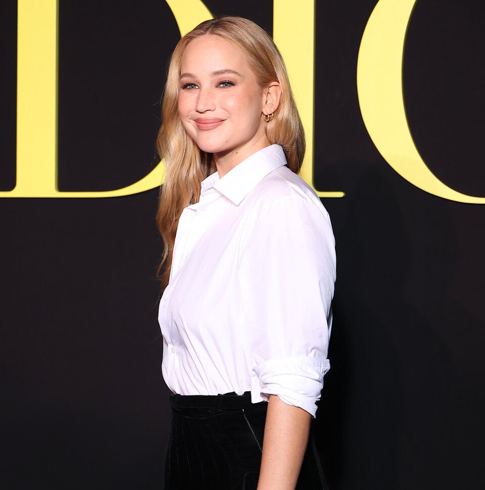 Eingefrorene Mimik und keine Bewegung im Gesicht: Jennifer Lawrences Auftritt bei der Dior-Show in Paris lässt Fans rätseln.