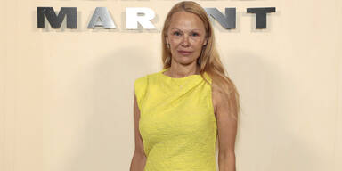 Pamela Anderson bei der Pariser Fashion Week