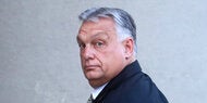 Orbán wird im Parlament fast wie ein Staatsgast empfangen